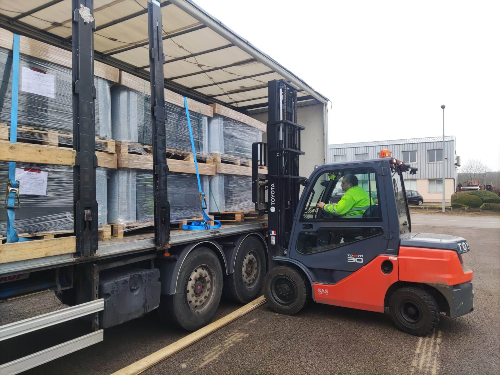 Spas prot&eacute;g&eacute;s pour leur transport lors d'une op&eacute;ration de manutention